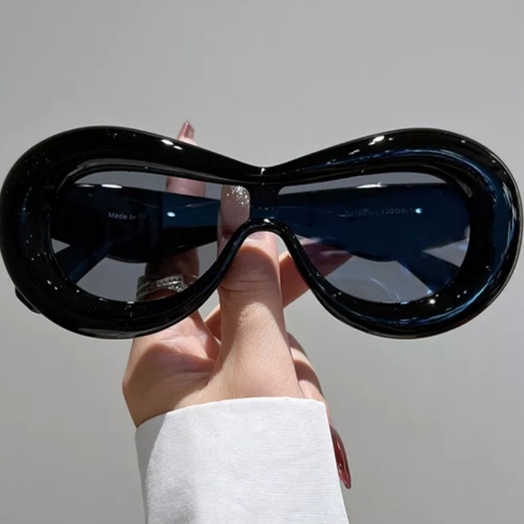 Accessories - Oval Sunglasses Retro Design - Black